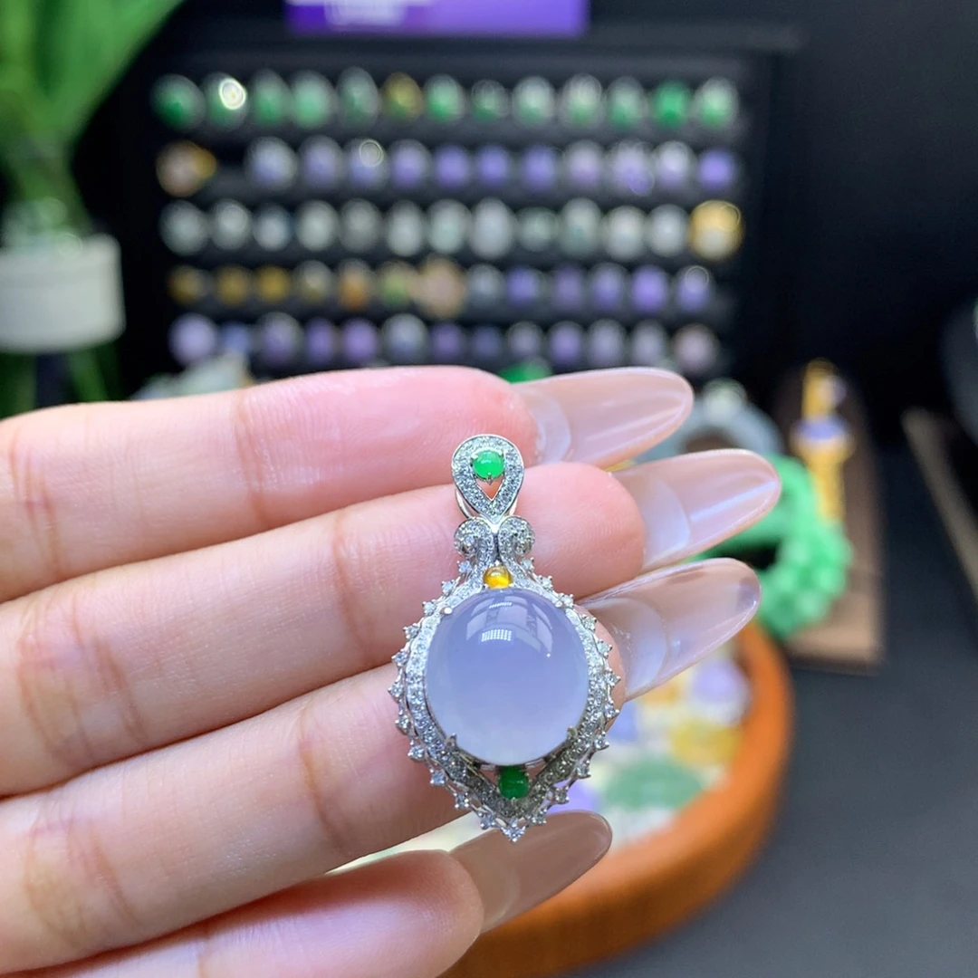 翡翠18K金镶嵌颈饰