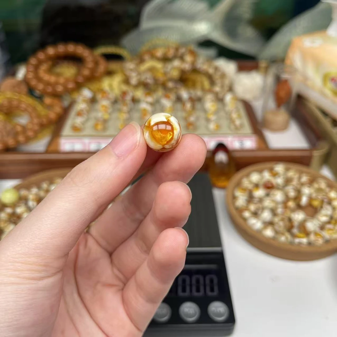 沁色蜜蜡白花圆珠一物一图尺寸13.4mm搭配手串好看9189号