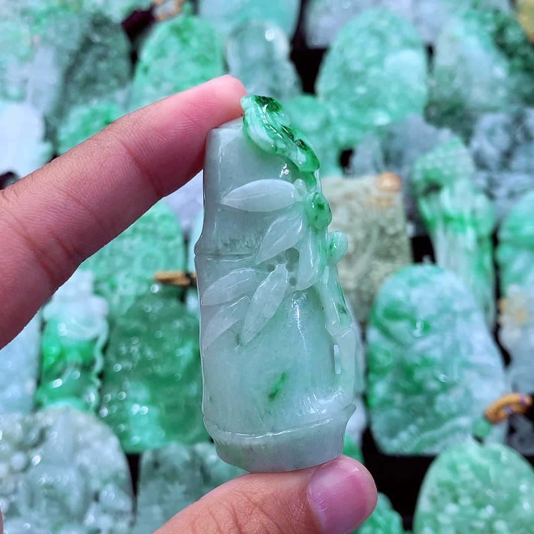 吊坠(不含链)未镶嵌翡翠