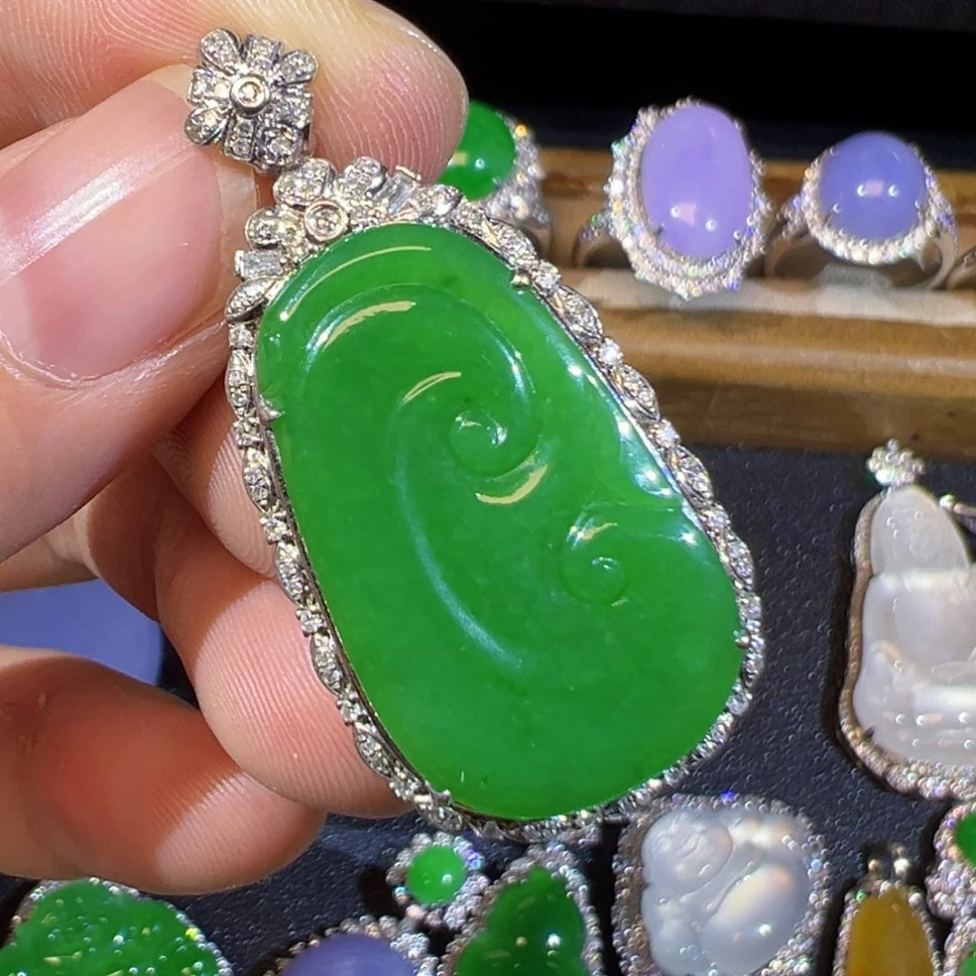 翡翠18K金镶嵌颈饰缅甸翡翠