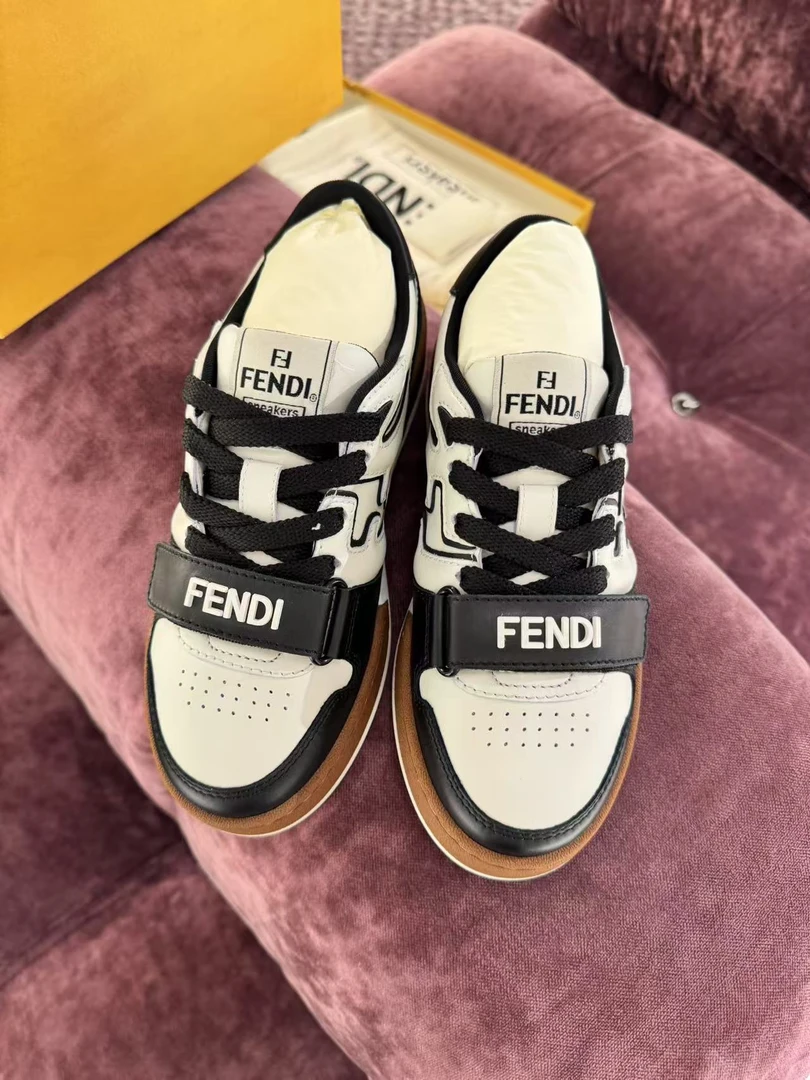 全新未使用 FENDI/芬迪 芬迪 黑白魔术贴板鞋 match