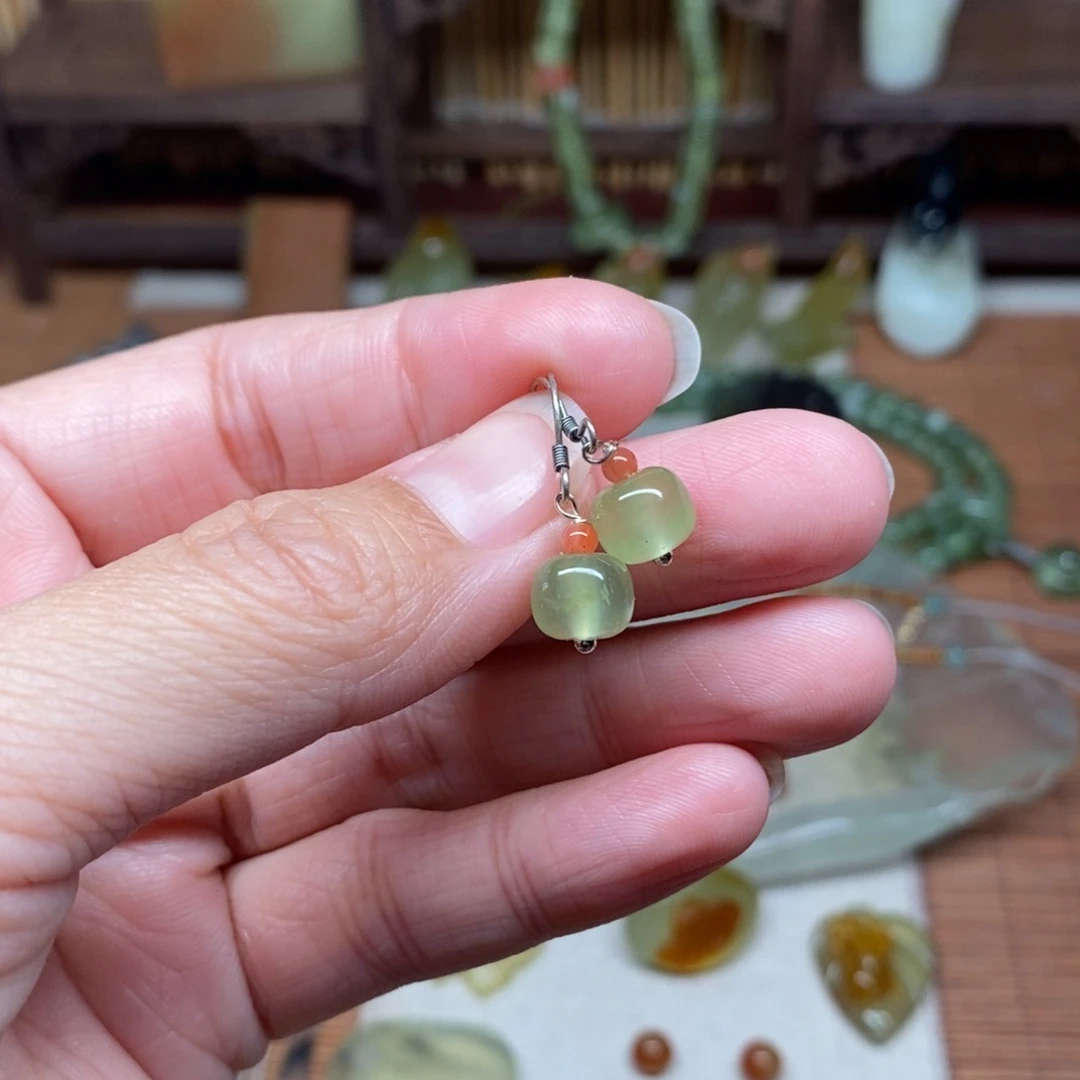 蛇纹石玉未镶嵌耳坠