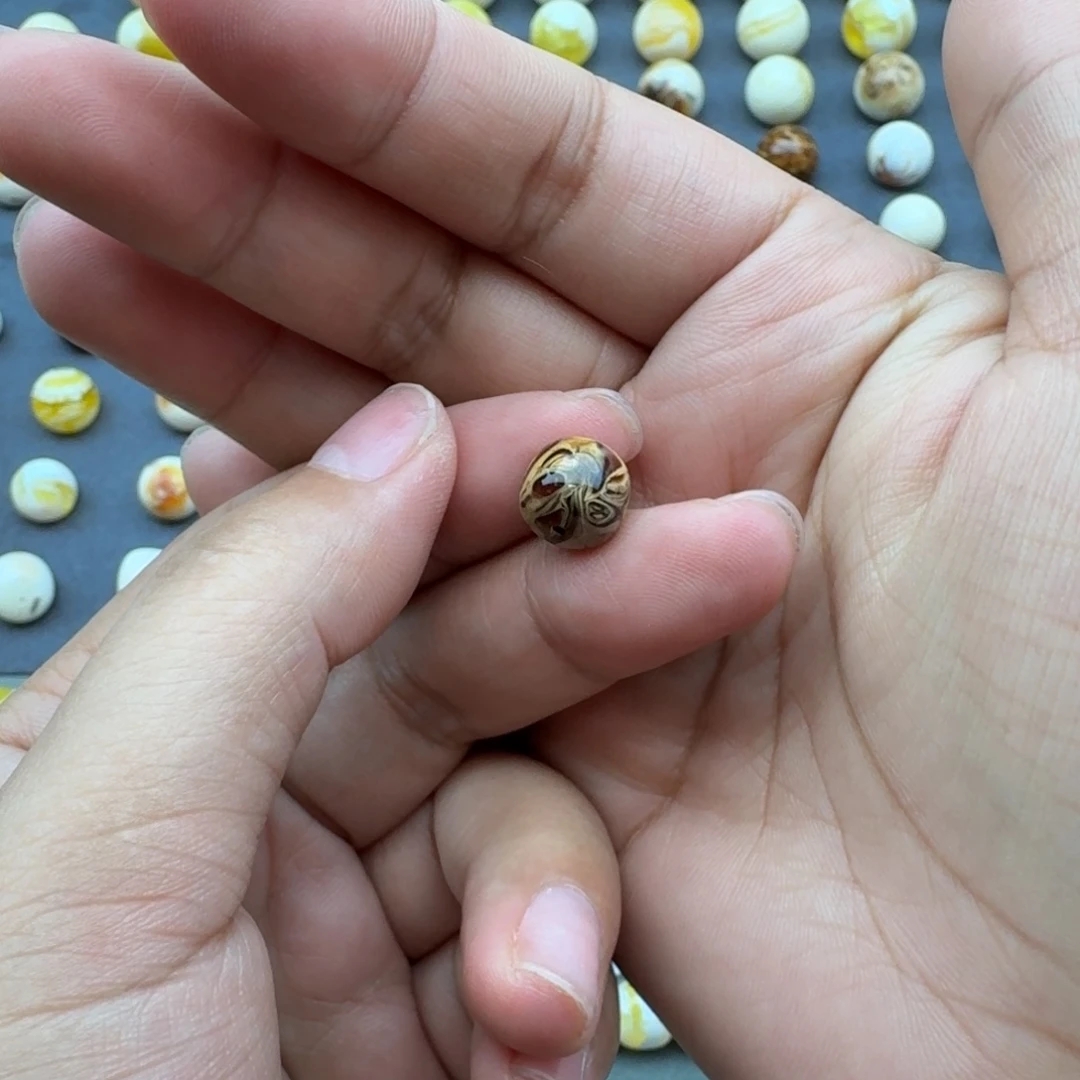这***人琥珀未镶嵌裸石10老型