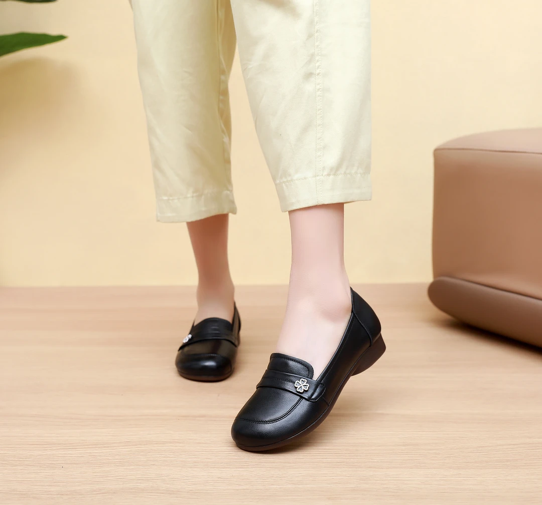 春秋新款真皮女鞋休闲平底中老年圆头一脚蹬乐福鞋妈妈皮鞋豆豆鞋