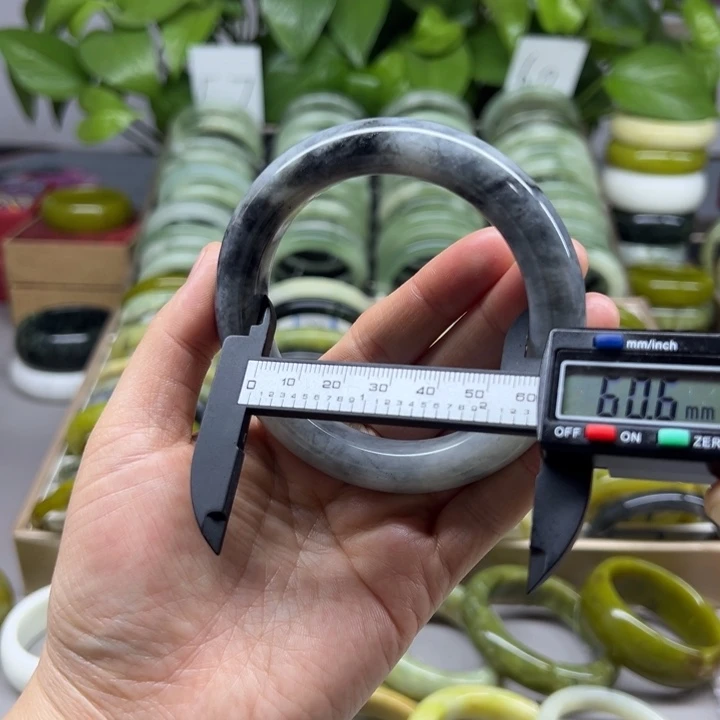 蛇纹石玉未镶嵌手镯40