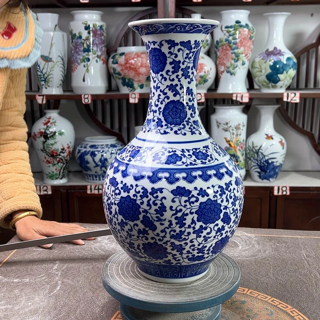 摆件景德镇陶瓷缠枝