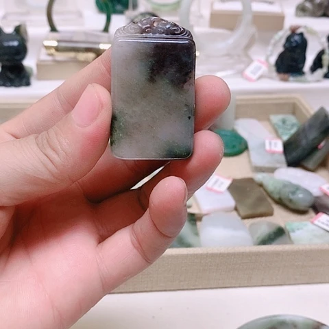 独山玉未镶嵌颈饰家**方