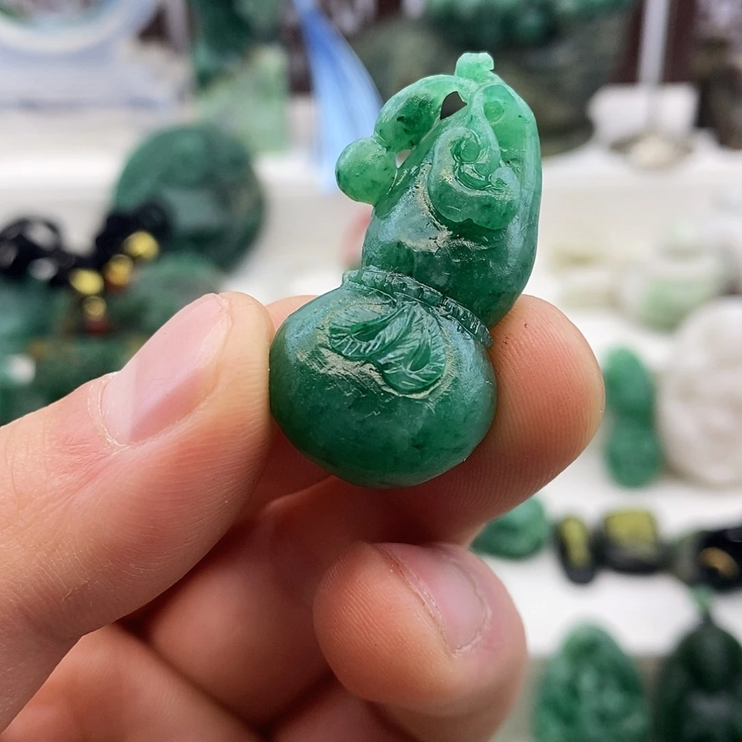 独山玉未镶嵌颈饰