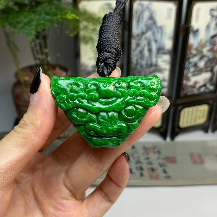 老料阳绿满色复古饕餮瑞兽挂件 天然翡翠A货