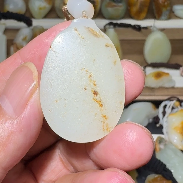 和田玉未镶嵌颈饰洒****雨