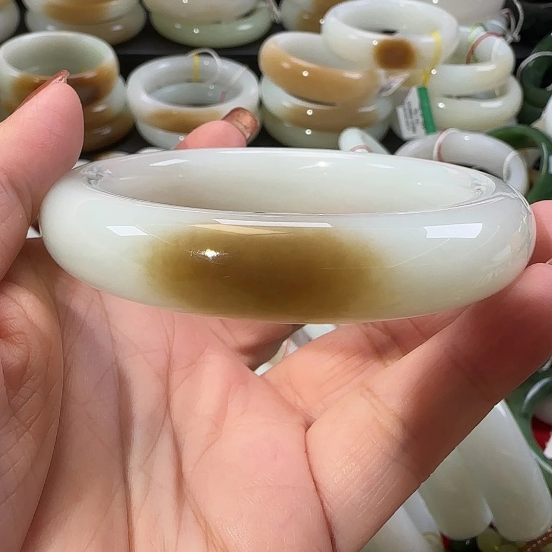 和田玉未镶嵌手镯