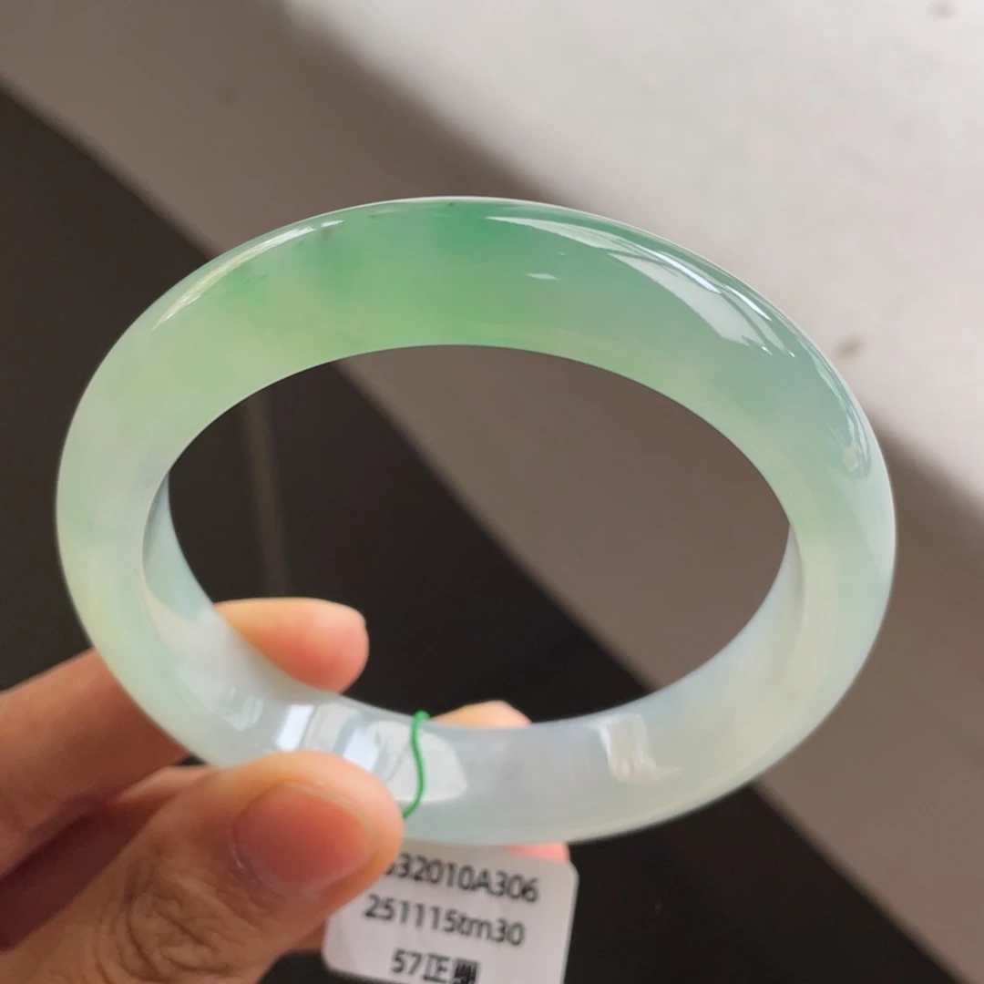 翡翠未镶嵌手镯冰胶甜绿手镯【强推】