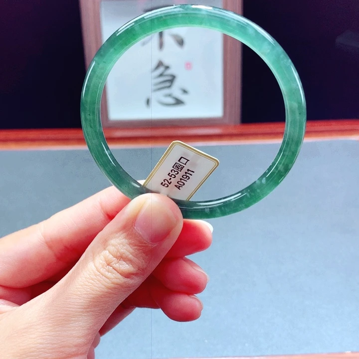 未镶嵌手镯翡翠圆镯