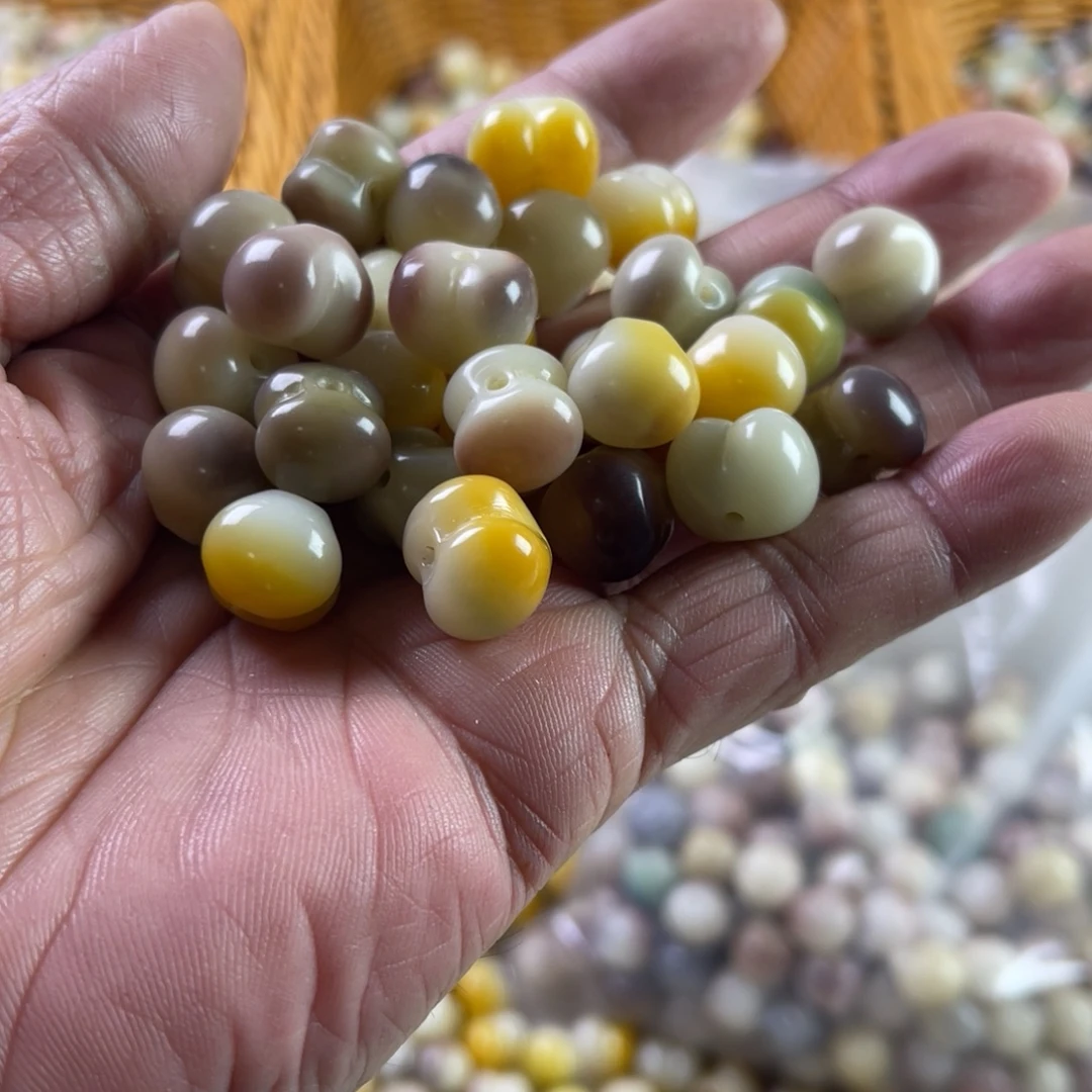 白玉菩提吊坠精品13.7炫彩屁桃20颗