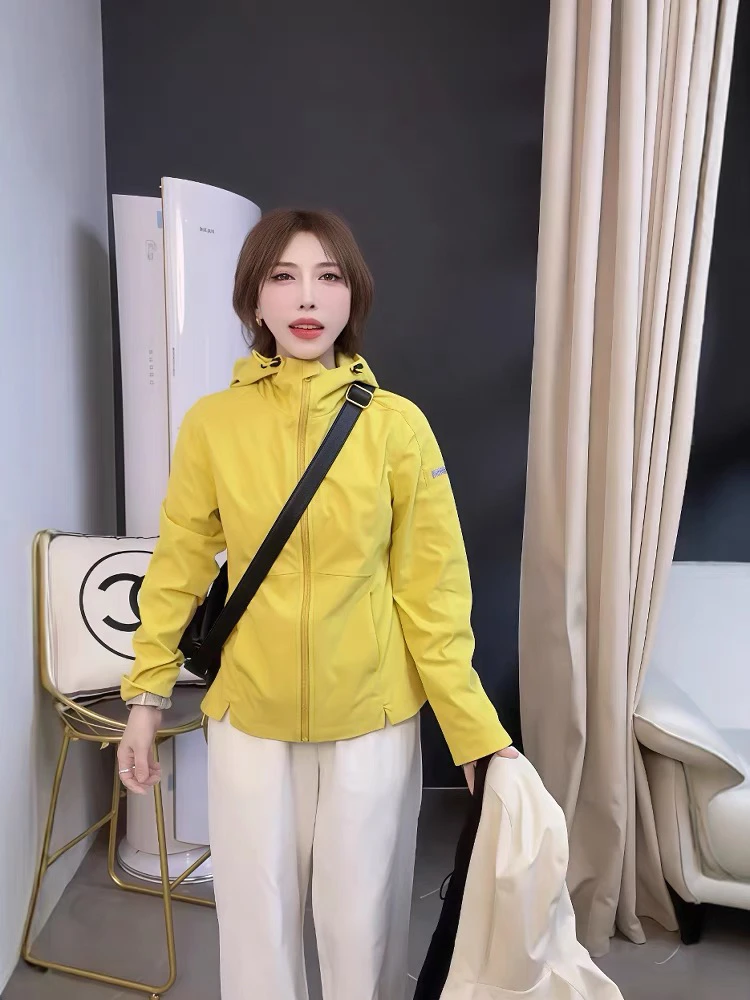 莉姐推荐：907#短款修身显瘦软壳冲锋衣