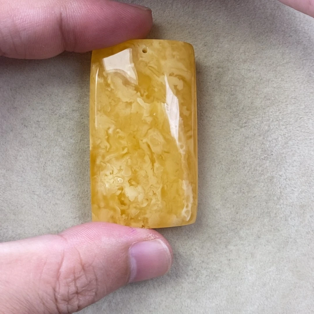 手链琥珀未镶嵌?**?蜜蜡