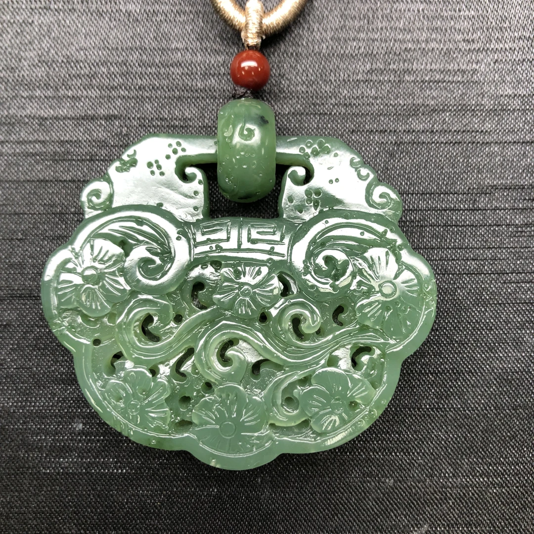 9和田碧玉仿古雕花如意牌/303680保利厦门拍卖