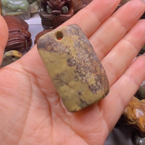 岫岩河磨玉（透闪石质玉）吊坠(不含链)未镶嵌