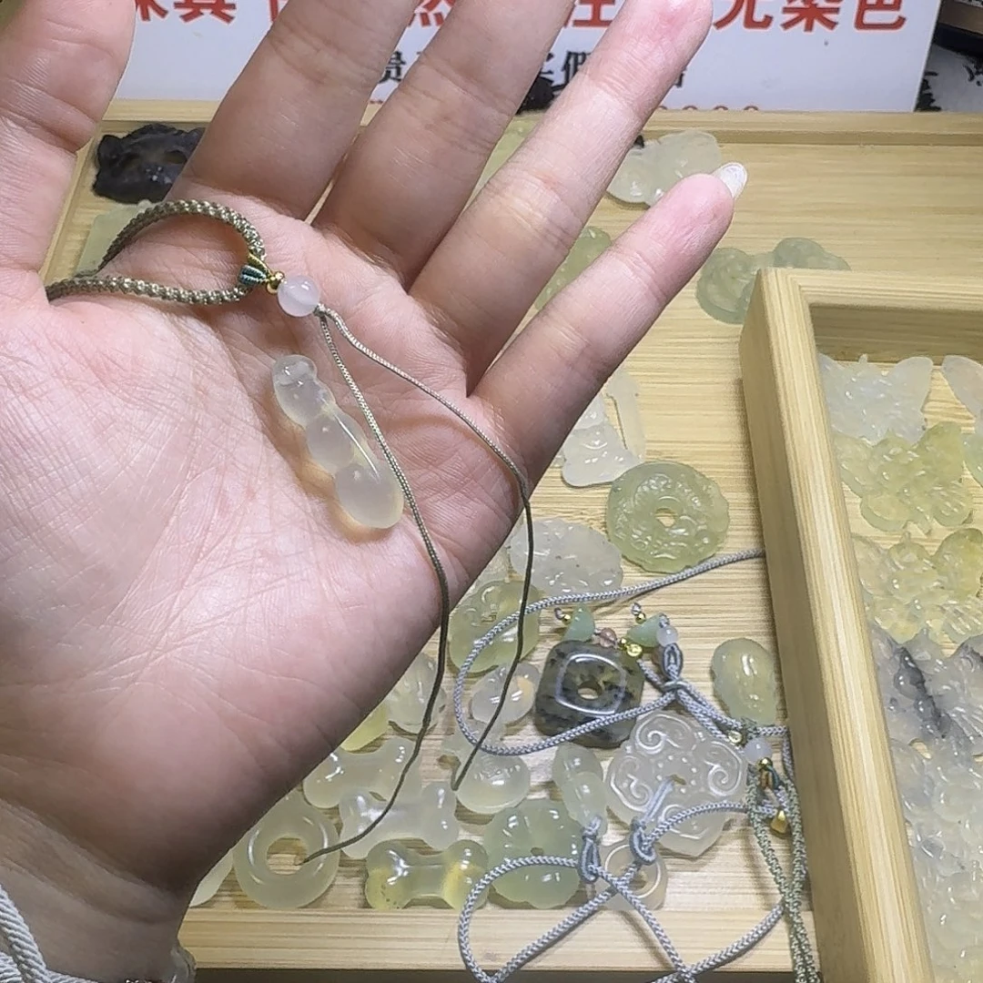 合金蛇纹石玉颈饰