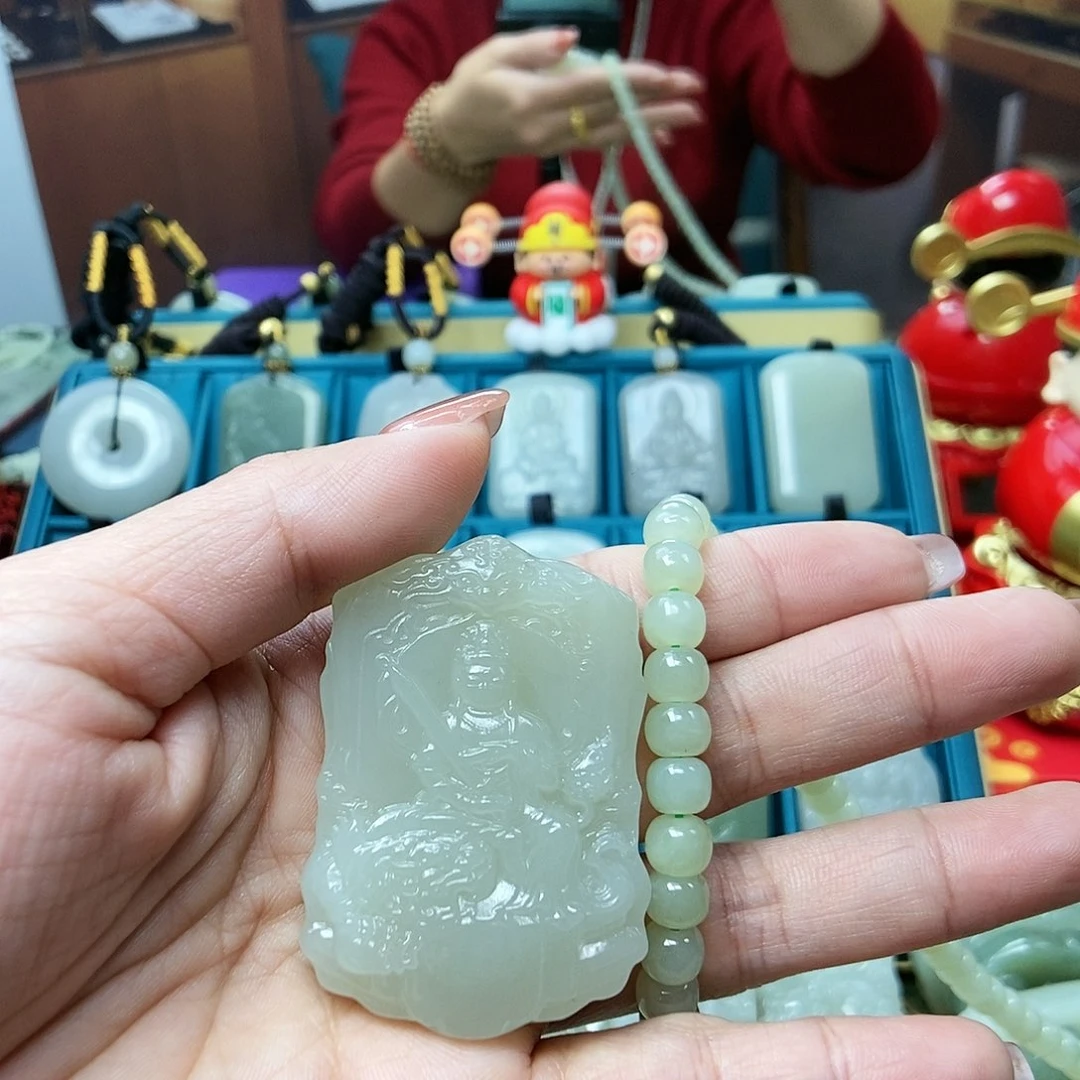 和田玉颈饰未镶嵌小*?