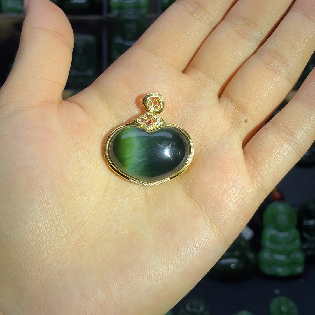 颈饰18K金镶嵌和田玉