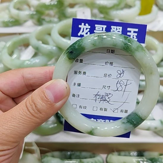 透闪石-蛇纹石玉未镶嵌手镯