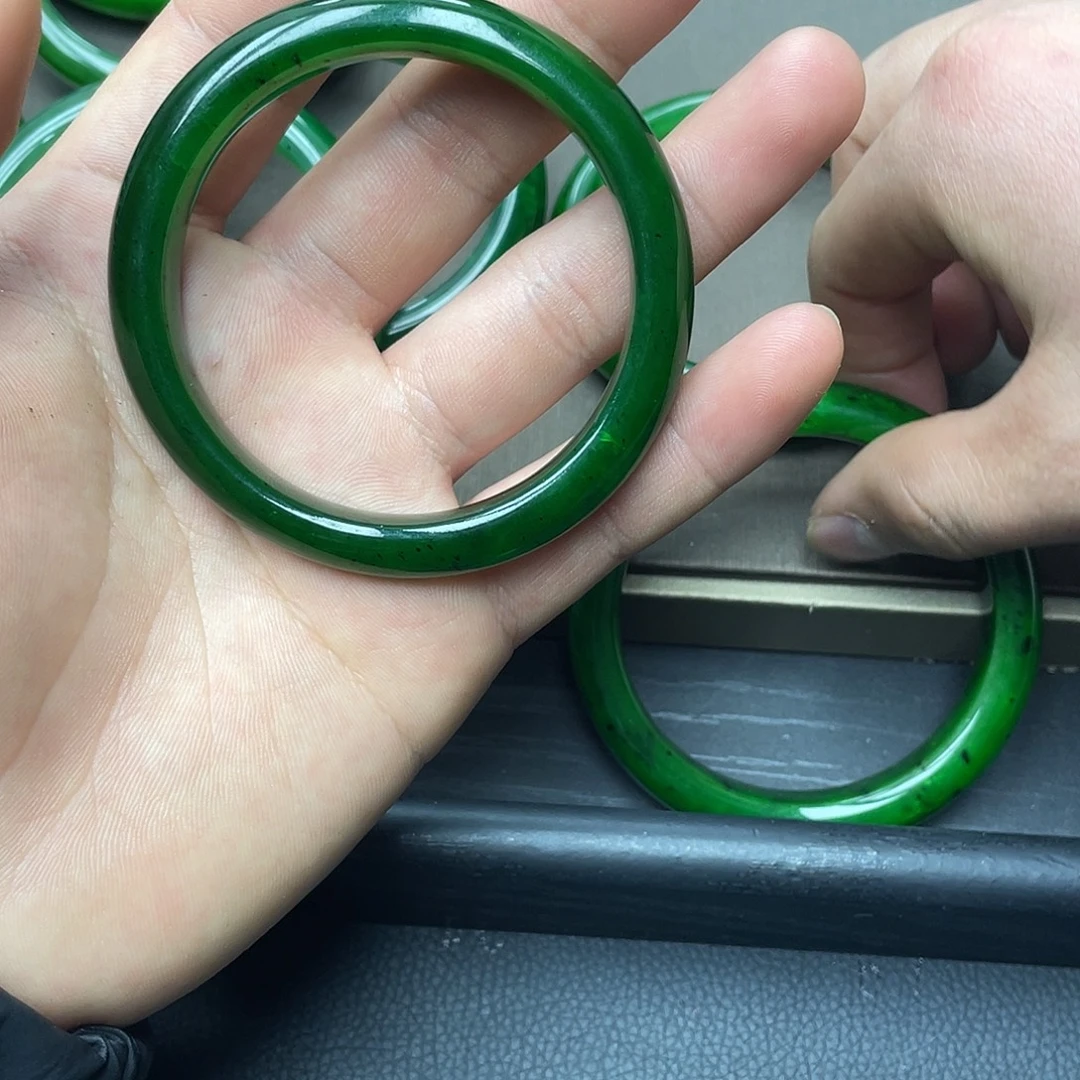 王***勋55手镯58手镯辣绿色