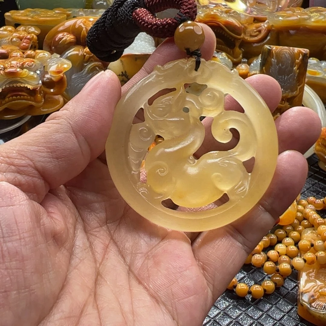 颈饰未镶嵌石英质玉