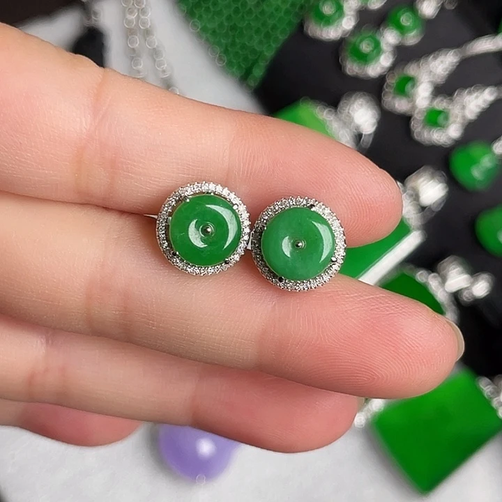 颈饰18K金镶嵌翡翠耳钉