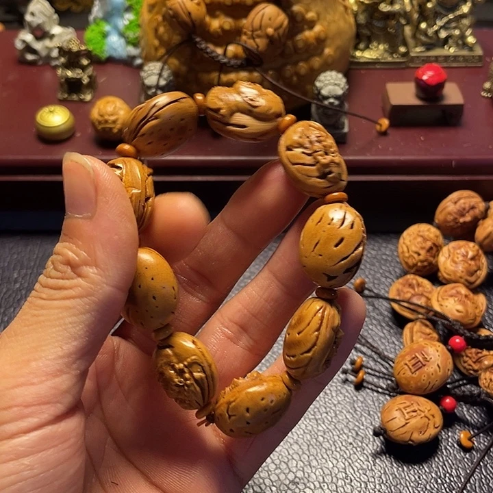 大桃核雕刻瑕疵罗汉三丰