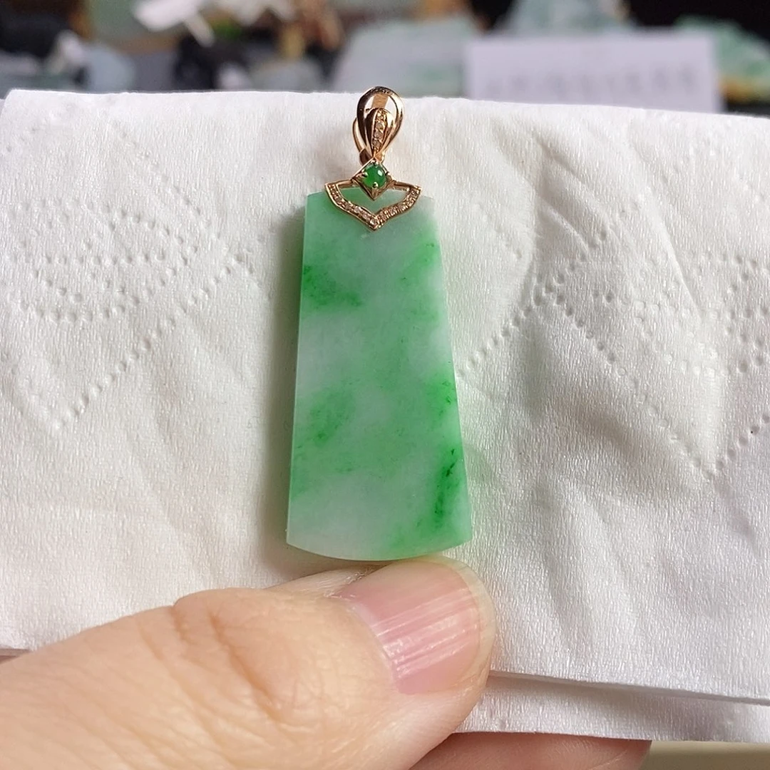 翡翠颈饰18K金镶嵌无事牌