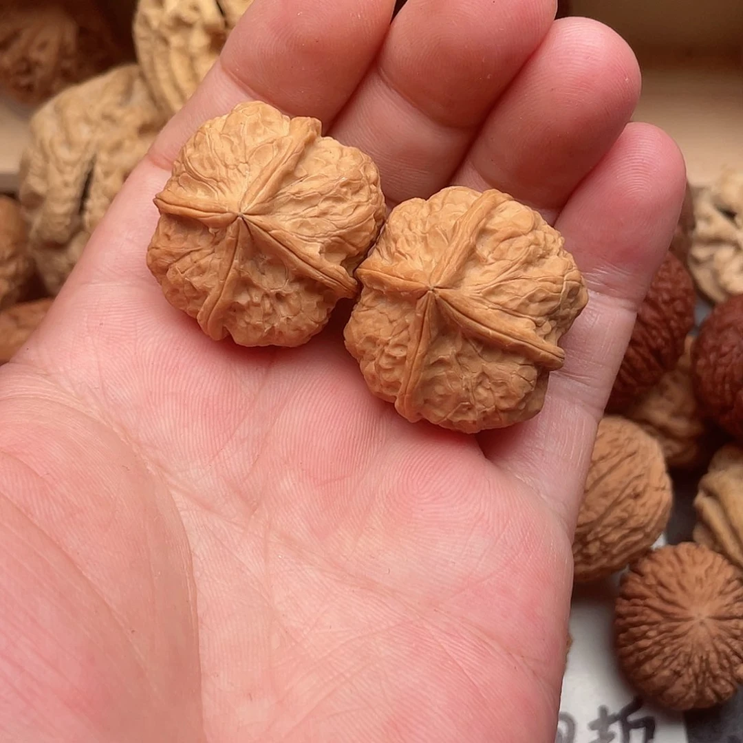 文玩核桃吊坠鱼****四棱