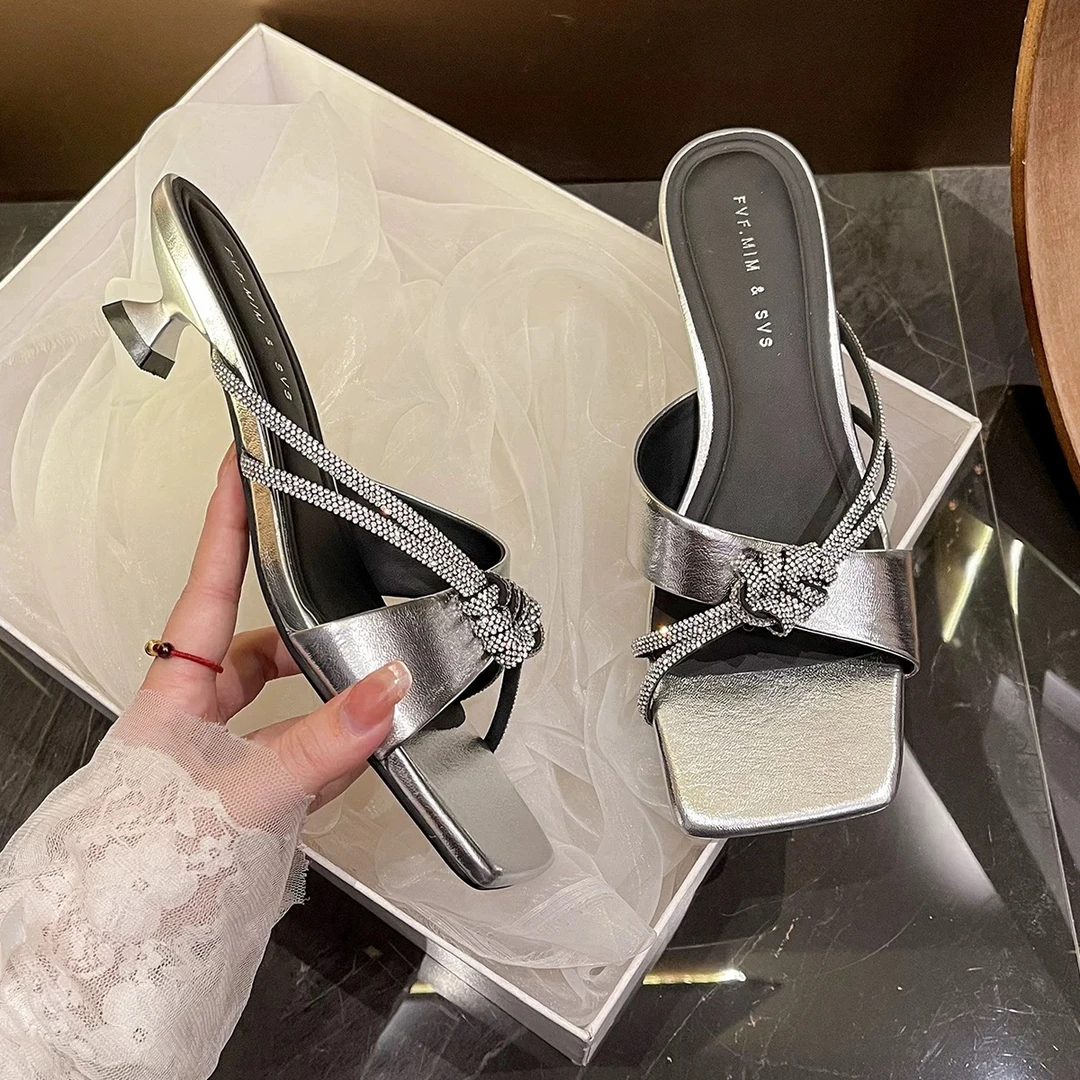 水钻设计感方头低跟凉拖女不累脚凉拖软底2025夏季新款舒适5A0681