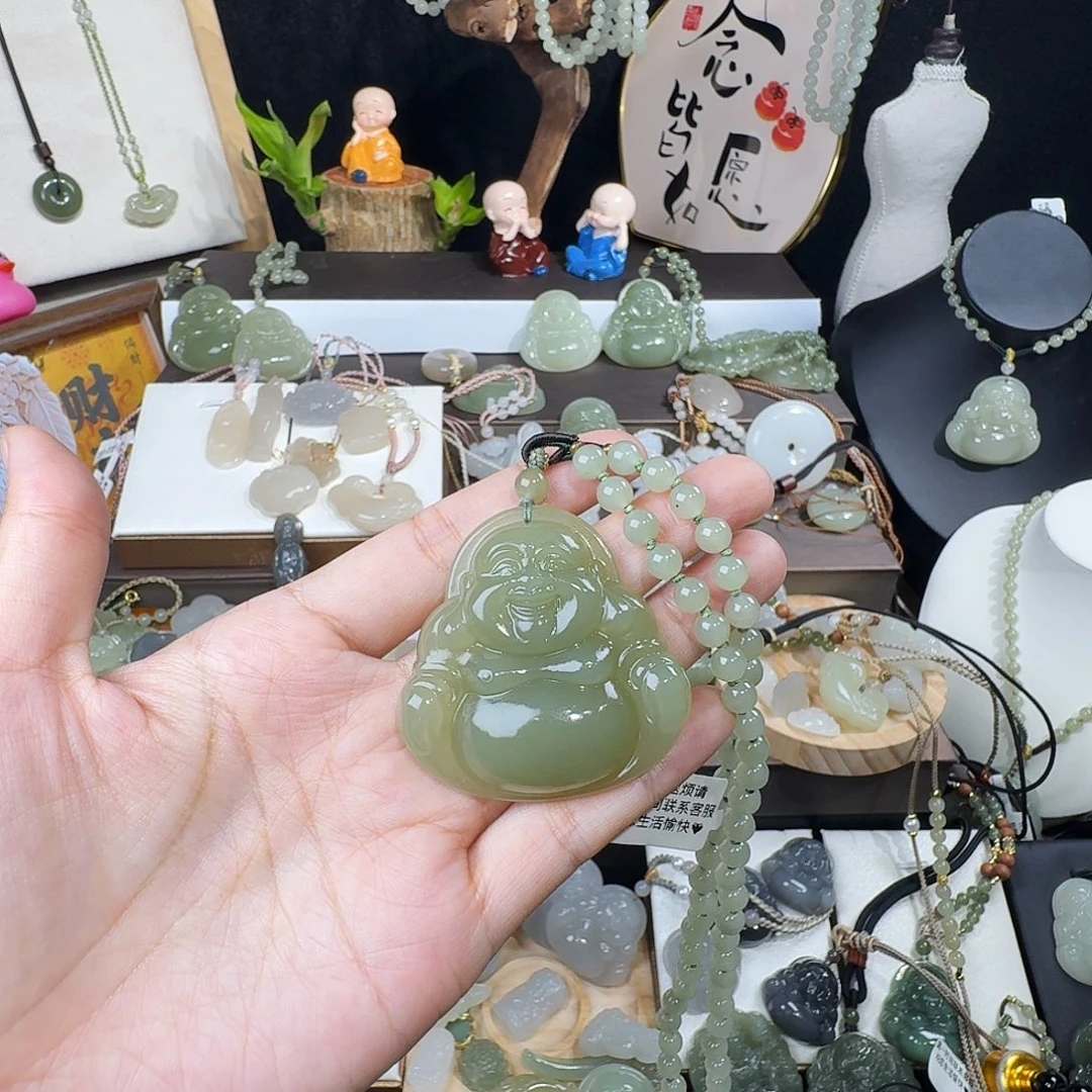 i***张和田玉未镶嵌颈饰