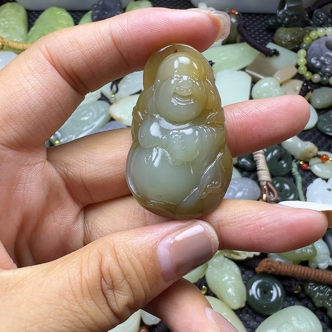 起***和田玉未镶嵌颈饰