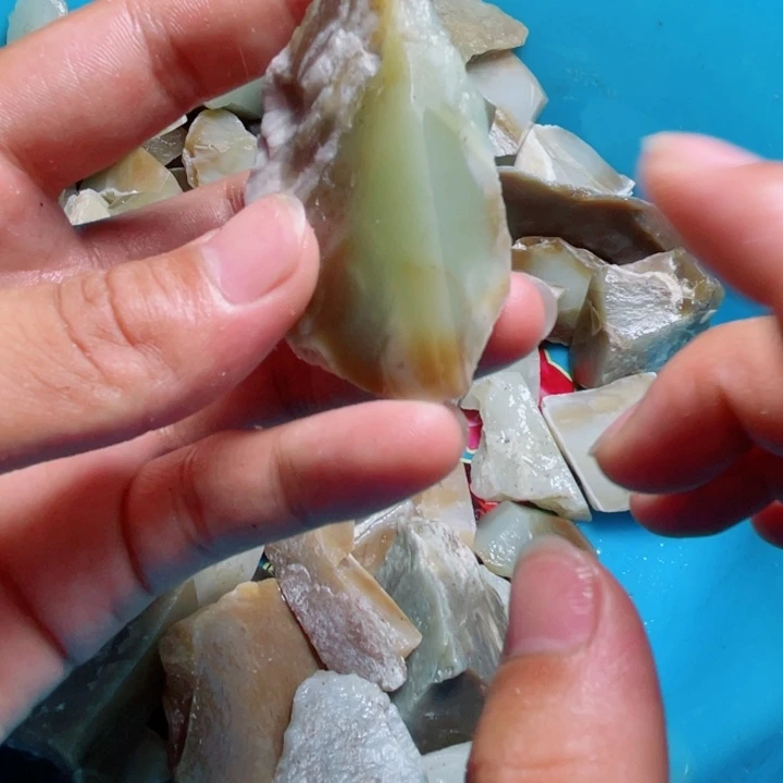 未镶嵌和田玉（糖玉）珠宝半成品