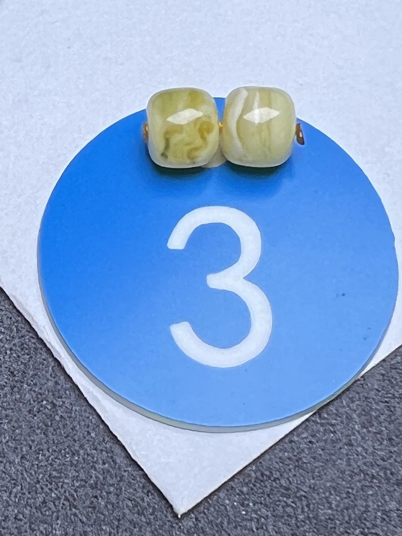 天然原矿蜜蜡金白精工老型对珠 尺寸8mm 微花粉