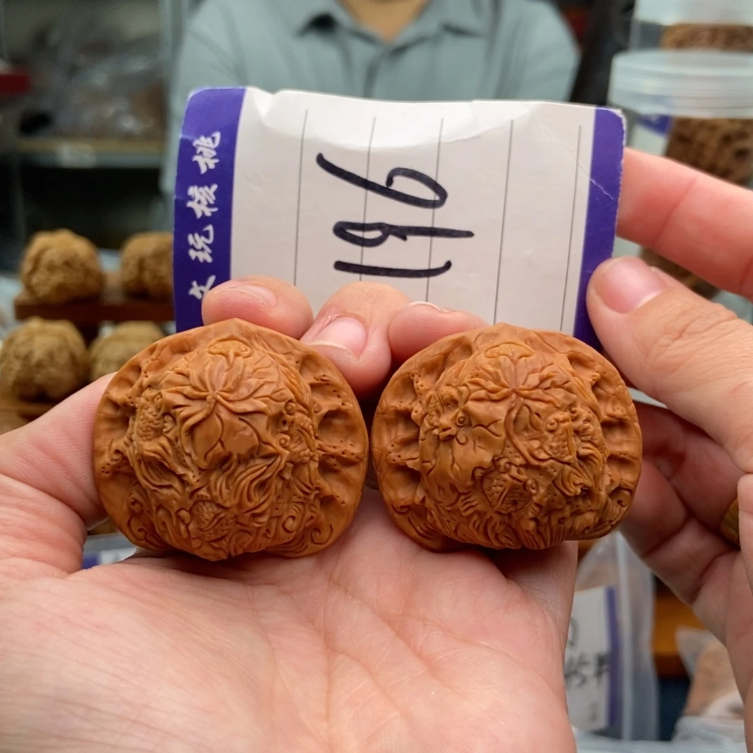 文玩核桃把件雕刻