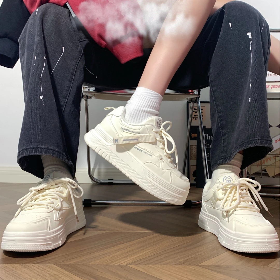 人本皮面情侣板鞋运动鞋男女2025秋季新款百搭厚底小白鞋增高能感