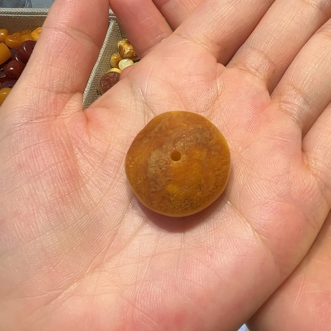 未镶嵌颈饰琥珀扣子