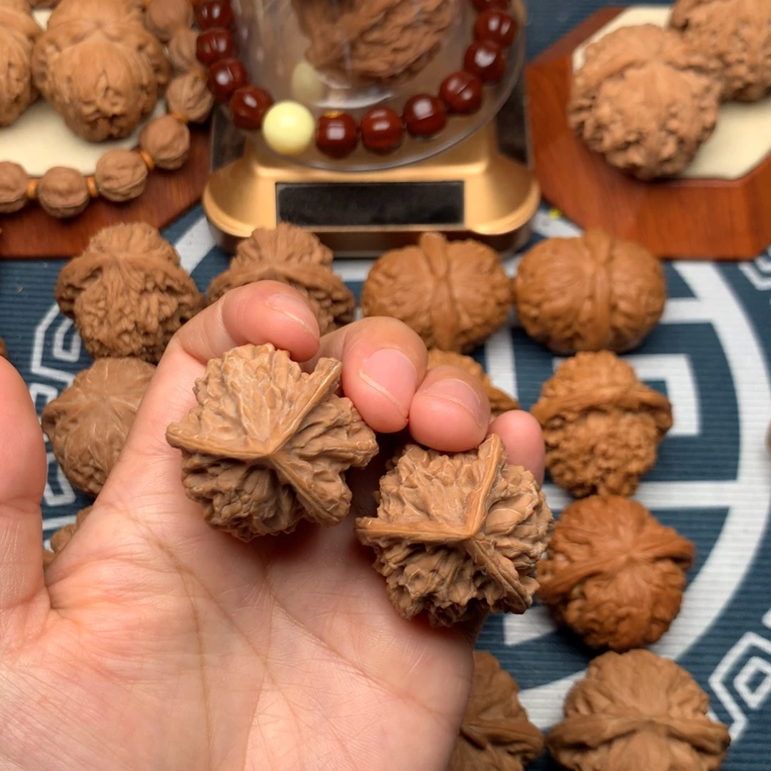 文玩核桃把件盘山三棱35（修）