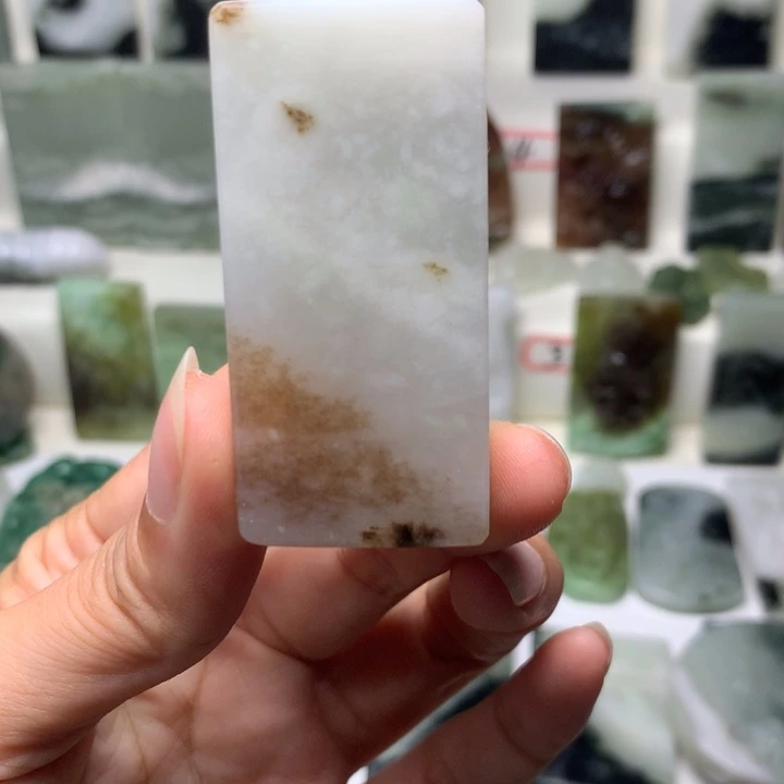 独山玉未镶嵌颈饰