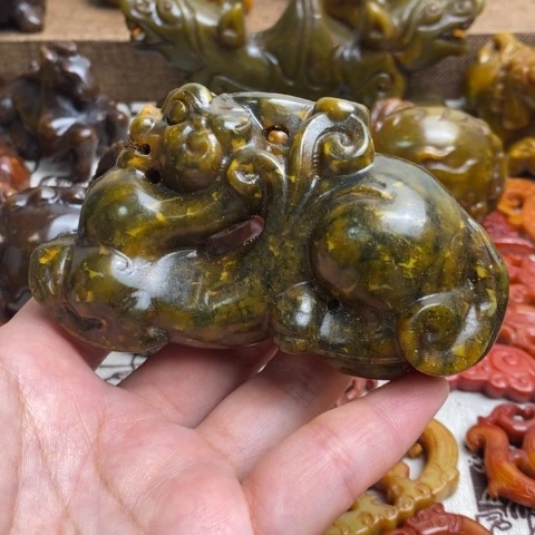 未镶嵌蛇纹石玉颈饰