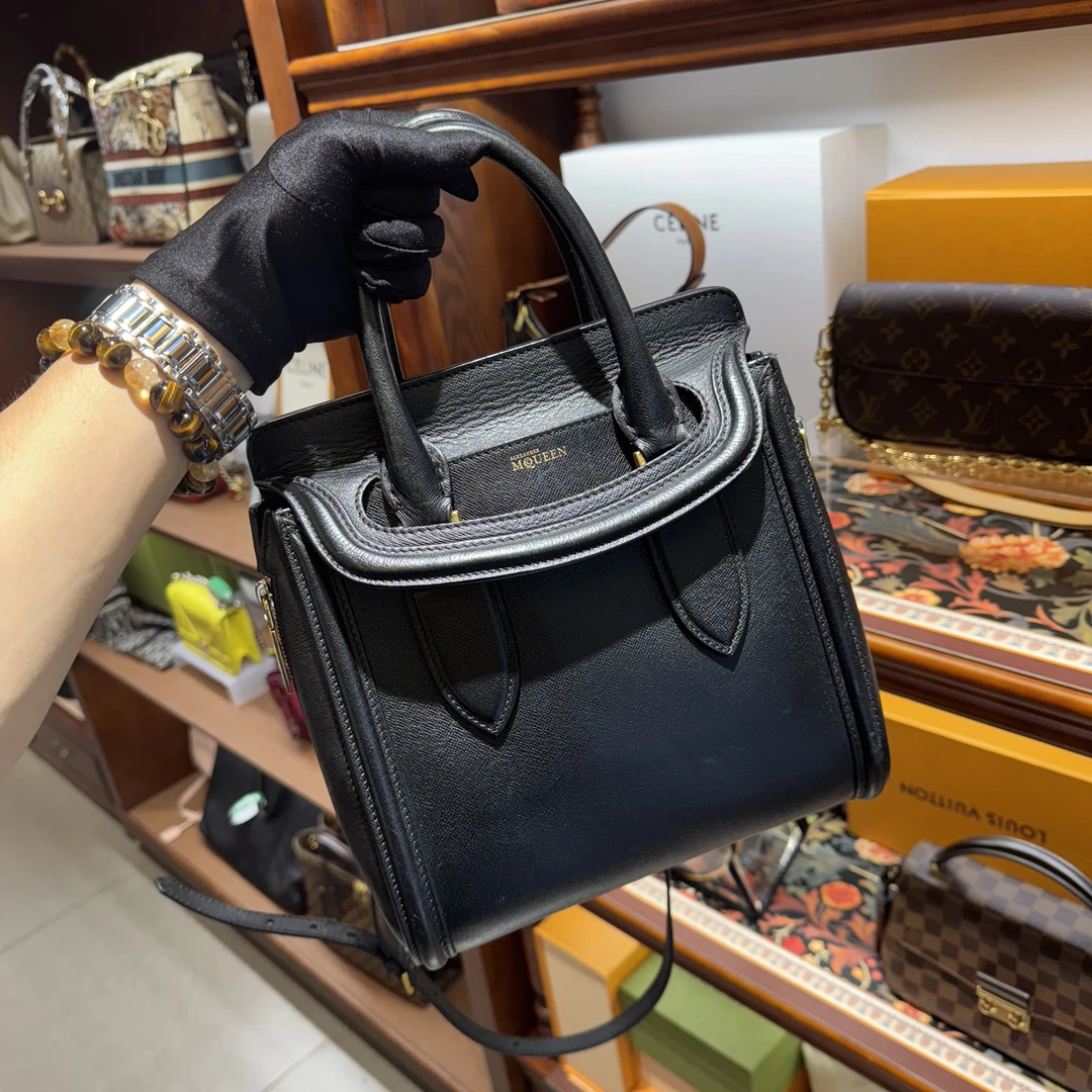 95新 Alexander McQueen/亚历山大·麦昆 黑金托特包