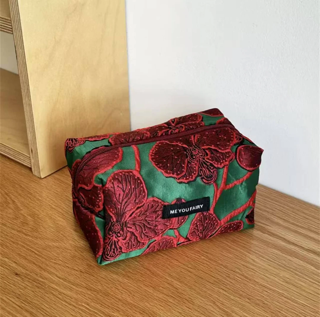 A683 复古石榴花化妆包便携护肤品收纳枕头包手拿包.石榴花