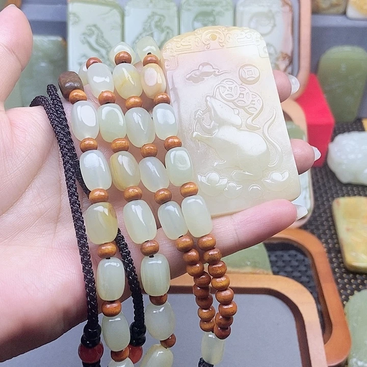 新疆昆仑山料生肖鼠