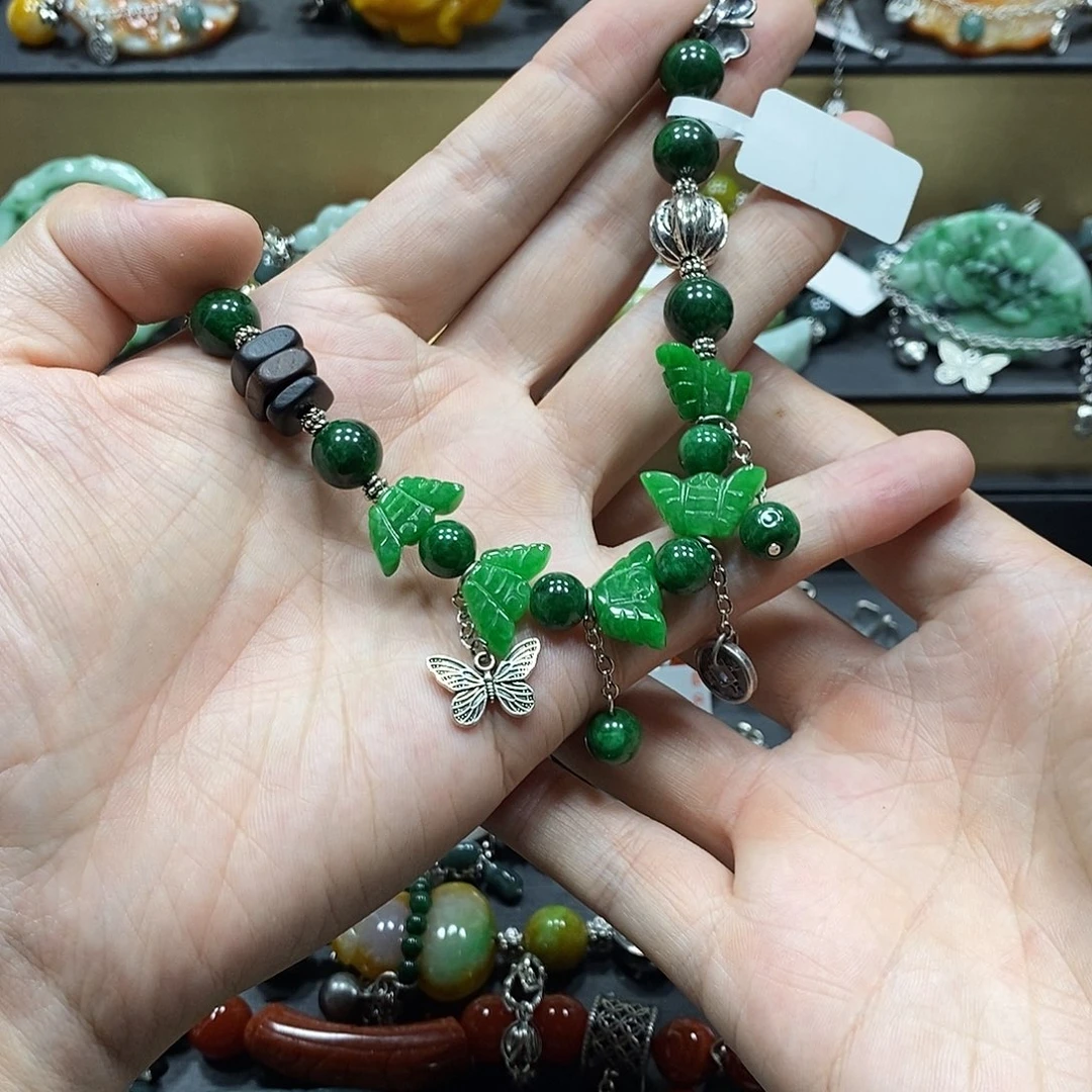 沐****翡翠未镶嵌手链微瑕不退不换