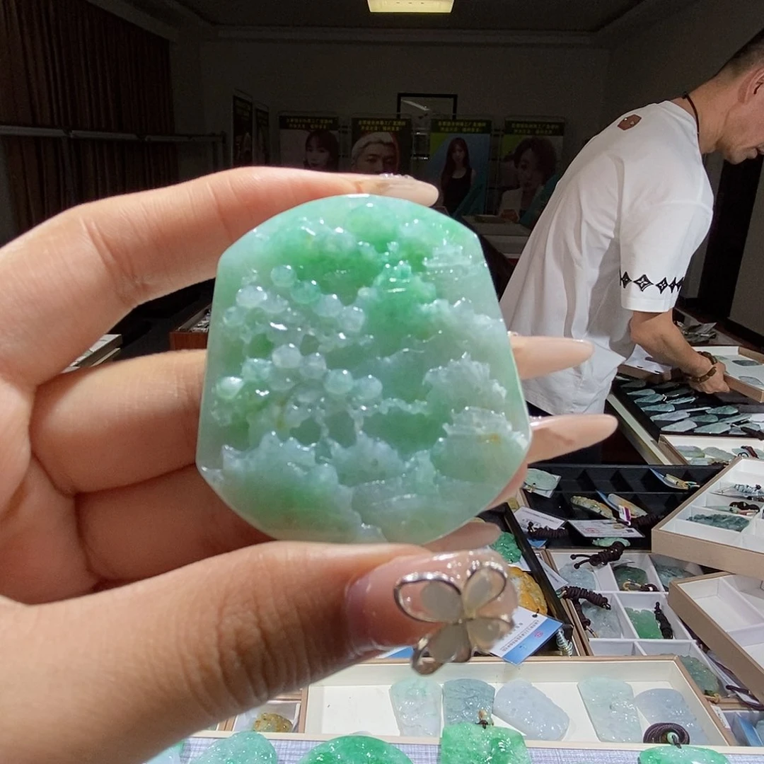 翡翠未镶嵌颈饰翡翠