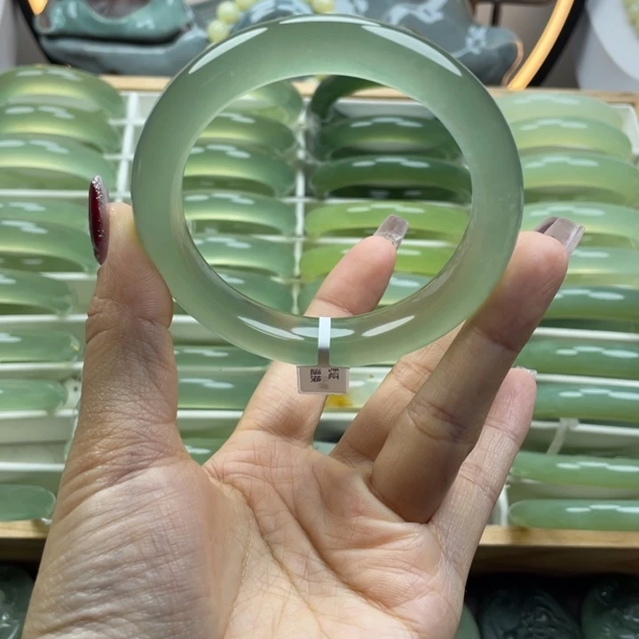 渐***线岫玉未镶嵌手镯岫玉