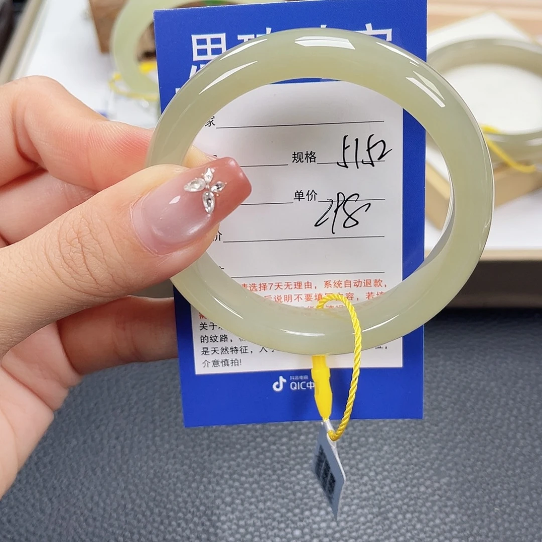 和田玉未镶嵌手镯